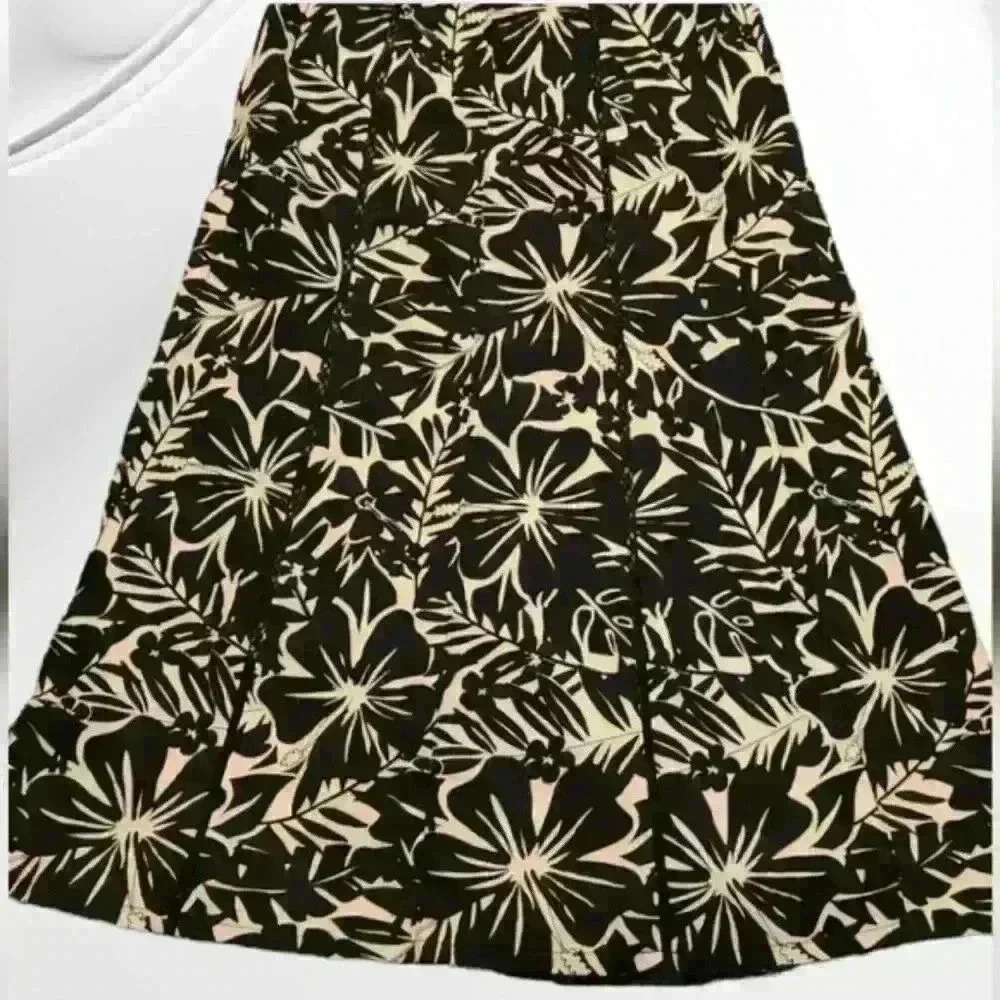 BILL BLASS FLORAL FLARE SKIRT